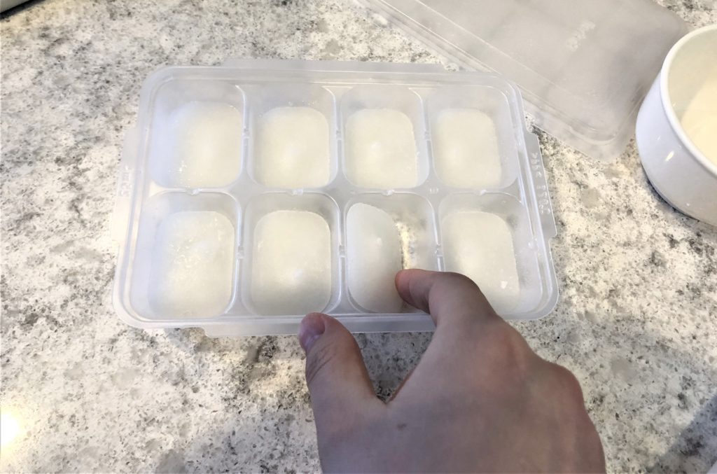 わけ分けフリージングブロックトレー取り出し